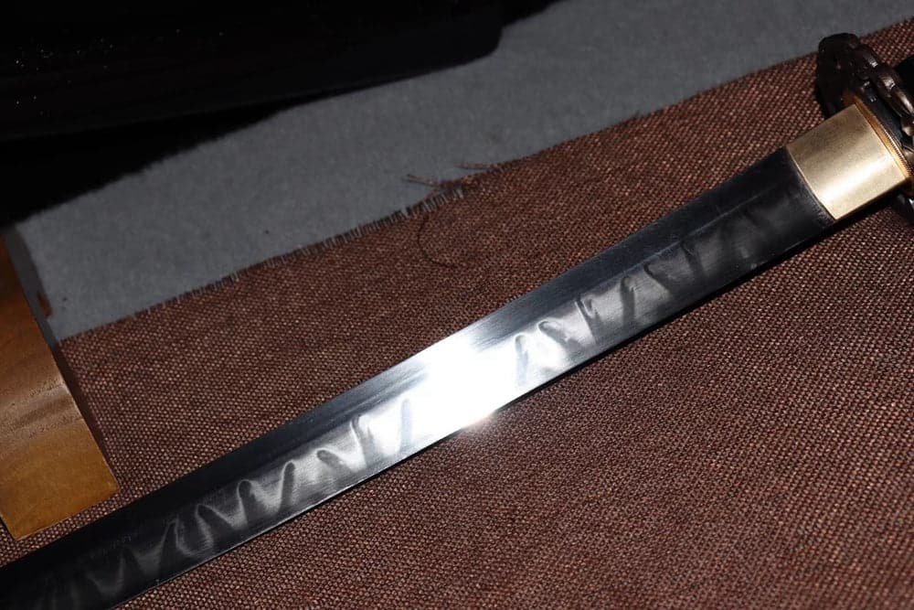 Hand Forged Japanese Samurai Katana Dragonfly Specialty leaf pattern burnishing blade Specialty Steel